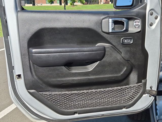 Used 2023 Silver Jeep Rubicon image 19