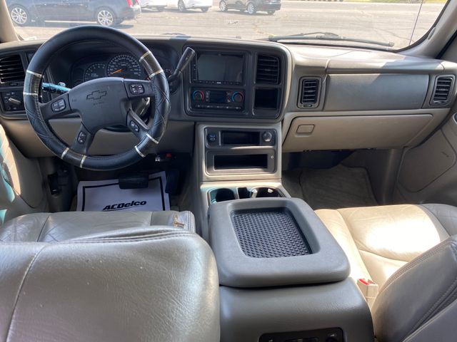 2004 Chevrolet Suburban 1500 LT 9