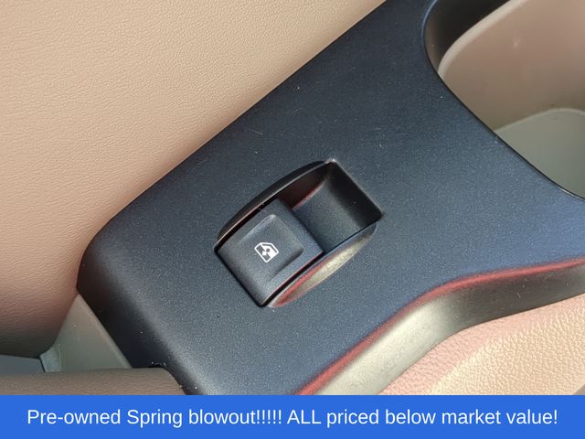 Used 2018 White GMC SLT image 38