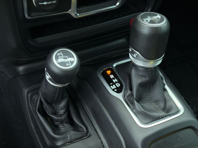 Used 2019 Green Jeep Unlimited Sport image 27