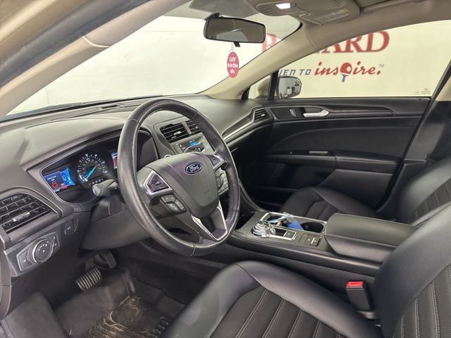 2018 White Gold Ford Fusion Hybrid SE FWD Sedan