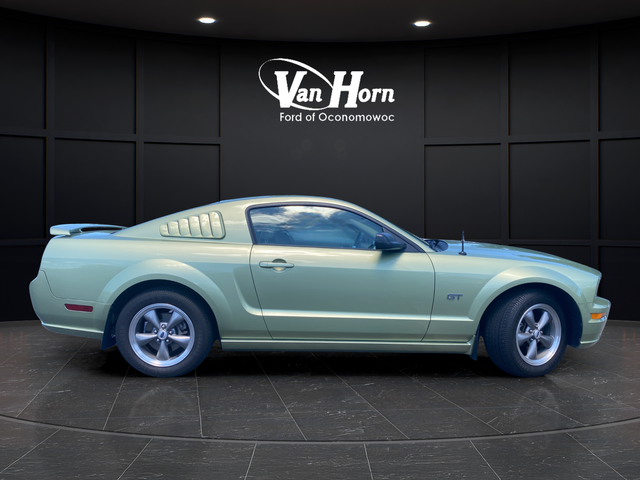 Used 2006 Legend Lime Clearcoat Metallic Ford GT Deluxe image 8