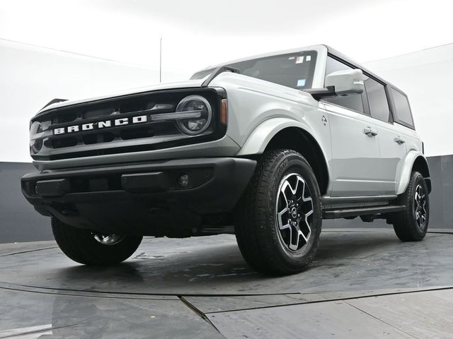 2022 Ford Bronco Outer Banks 34