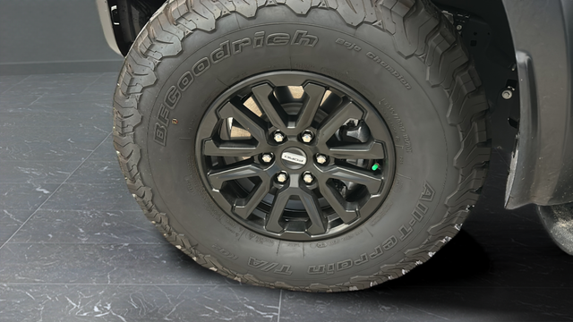 Used 2025 Green Ford Raptor image 37