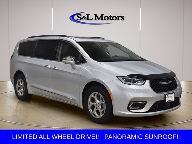Silver Mist Clearcoat 2022 Chrysler Pacifica Minivan All-Wheel Drive 9-Speed Automatic