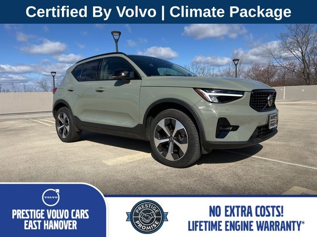 2023 Volvo XC40 B5 Plus Dark Theme AWD