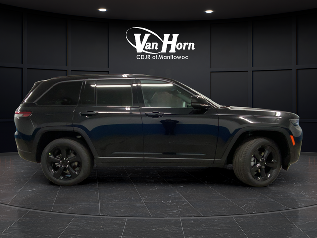 New 2026 Diamond Black Crystal Pearlcoat Jeep Limited image 7