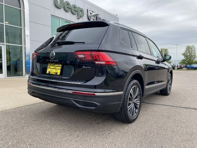 2024 Volkswagen Tiguan 2.0T Wolfsburg Edition - Deep Black Pearl exterior view 5