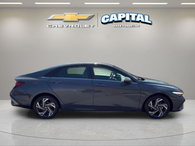 Used 2025 Gray Hyundai SEL Convenience image 6