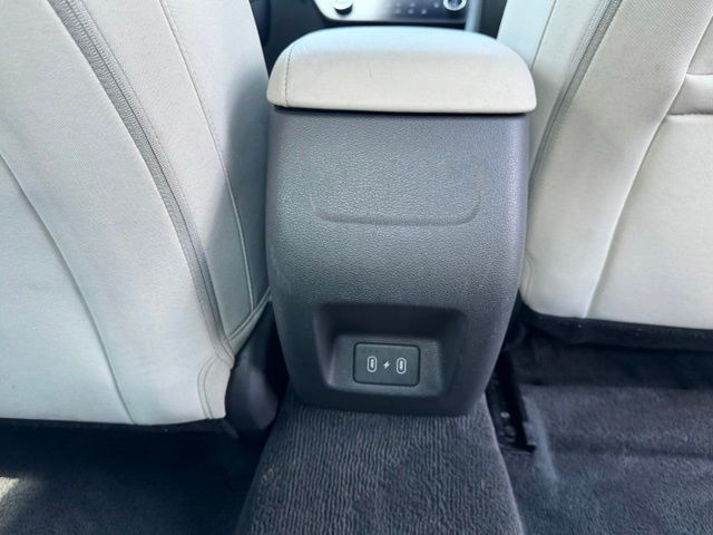 Used 2025 White Hyundai SEL image 15