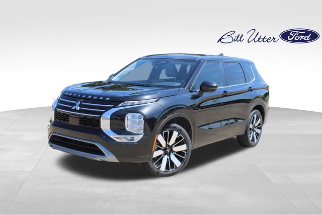 Black Diamond/Alloy Silver Roof 2025 Mitsubishi Outlander SUV / Crossover Front-Wheel Drive Continuously Variable Transmission