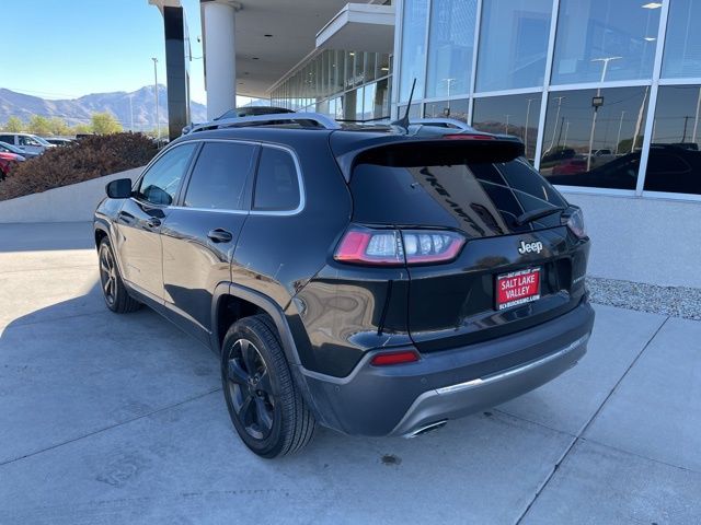 View vehicle photo 5