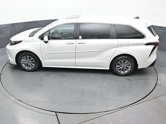 2024 Toyota Sienna XLE 41