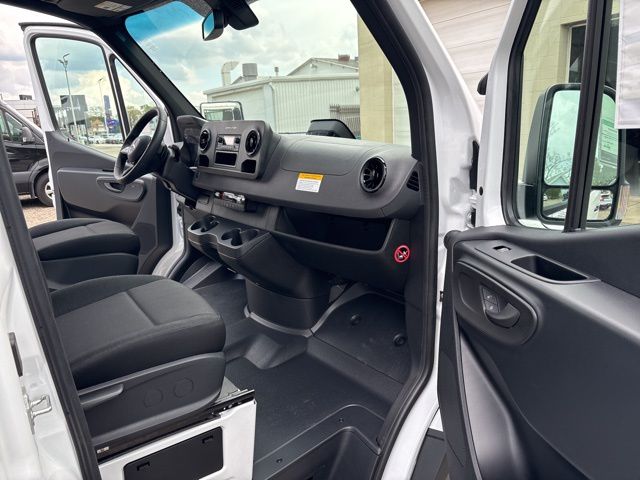 2025 Mercedes-Benz Sprinter 2500 Cargo 144 WB photo