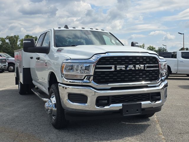2024 Ram 3500 SLT:B01822