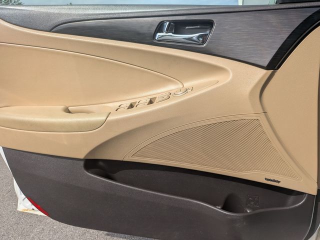 2012 Hyundai Sonata - Image 14