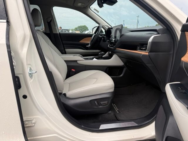 2024 Coastal Cream Toyota Grand Highlander Platinum AWD SUV