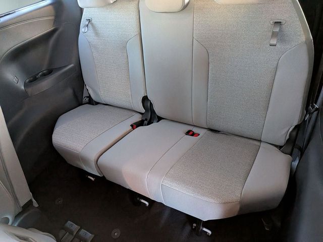 2026 Toyota Sienna LE - Photo 27
