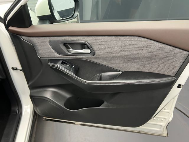 2023 Pearl White Tricoat Nissan Rogue SV FWD SUV