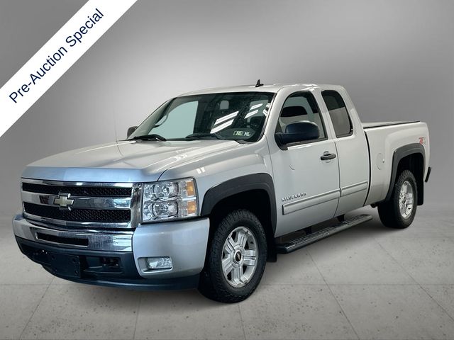 Sheer Silver Metallic 2011 Chevrolet Silverado 1500 Pickup Truck Four-Wheel Drive 6-Speed Automatic
