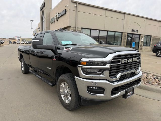 2025 RAM 3500 Big Horn Crew Cab LB 4WD