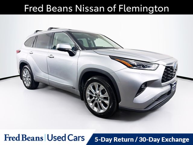 Celestial Silver Metallic 2023 Toyota Highlander Hybrid Limited AWD SUV / Crossover All-Wheel Drive Continuously Variable Transmission