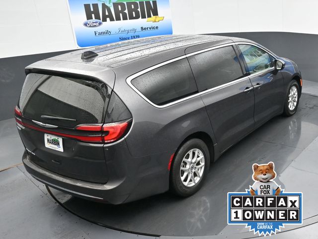 2023 Chrysler Pacifica Touring L photo