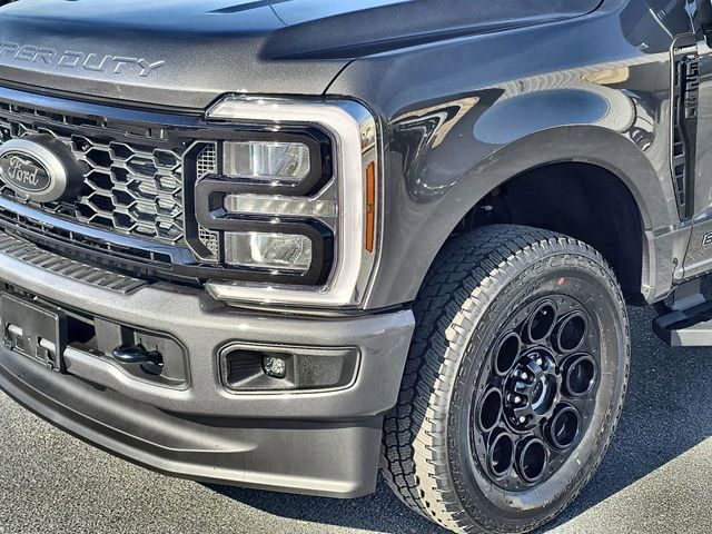New 2026 Carbonized Gray Metallic Ford F-250® Lariat® image 10