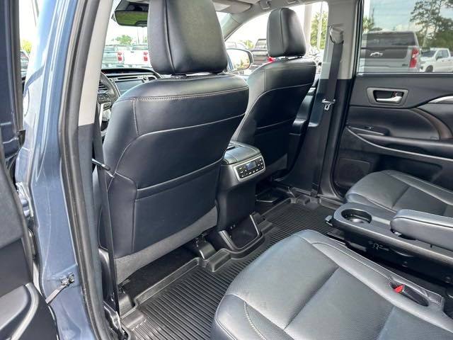 2019 Toyota Highlander Limited Platinum 34