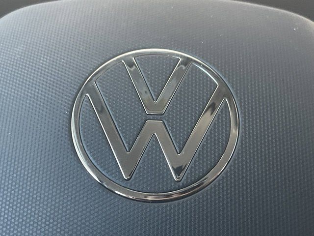 Used 2023 Deep Black Pearl Volkswagen 1.5T SE image 11