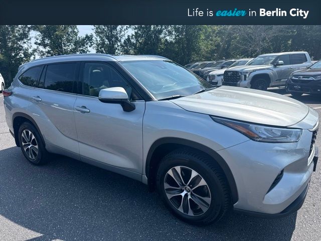 Celestial Silver Metallic 2020 Toyota Highlander SUV / Crossover All-Wheel Drive 8-Speed Automatic