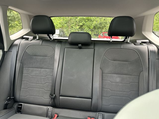 Certified Used 2025 Gray Volkswagen 1.5T SE image 28