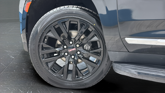 Used 2021 Onyx Black GMC Denali image 16