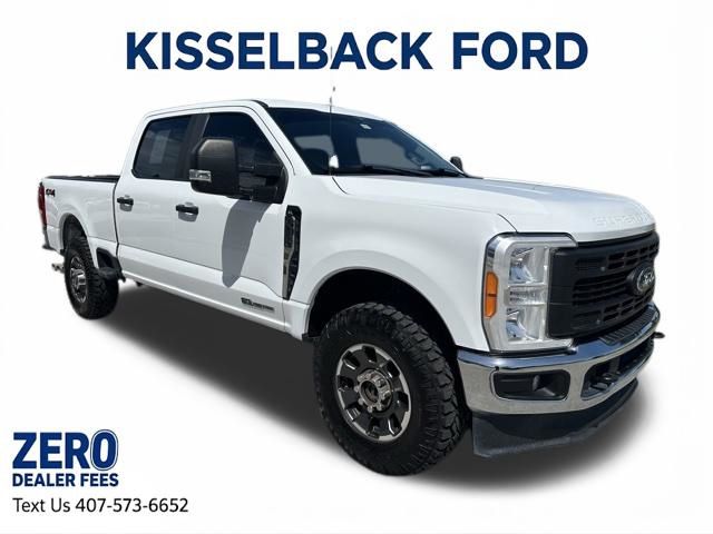 Oxford White 2023 Ford F-250 Super Duty Pickup Truck Four-Wheel Drive Automatic