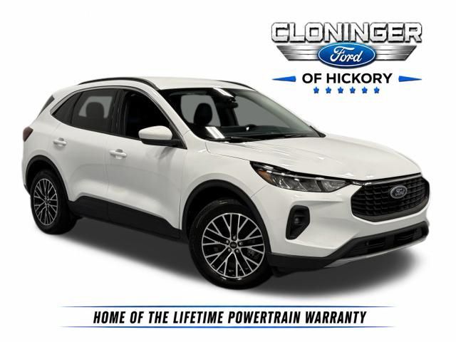 Oxford White 2023 Ford Escape Hybrid Plug-in SUV / Crossover Front-Wheel Drive Continuously Variable Transmission