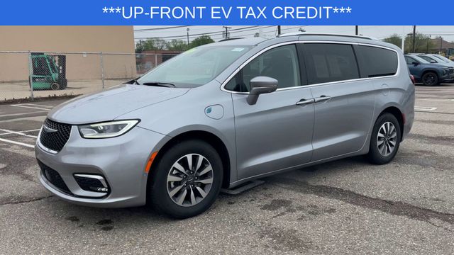 Used 2021 Chrysler Pacifica Hybrid For Sale in Livonia, MI