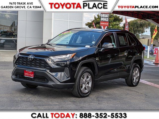2025 Toyota RAV4 XLE AWD's photo