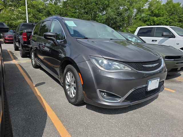 Crystal Metallic 2017 Chrysler Pacifica Touring L FWD Minivan Front-Wheel Drive 9-Speed Automatic