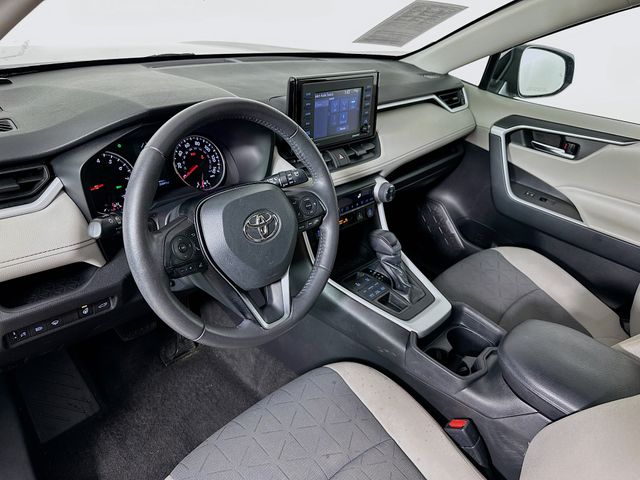 2020 Toyota RAV4 XLE 9