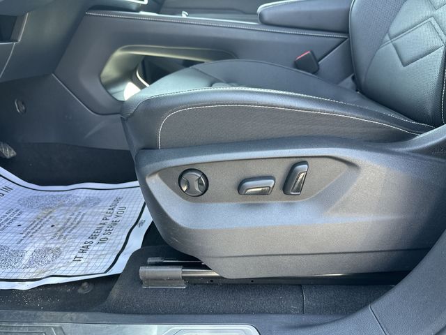 Certified Used 2025  Volkswagen 2.0T SE w/Technology image 16