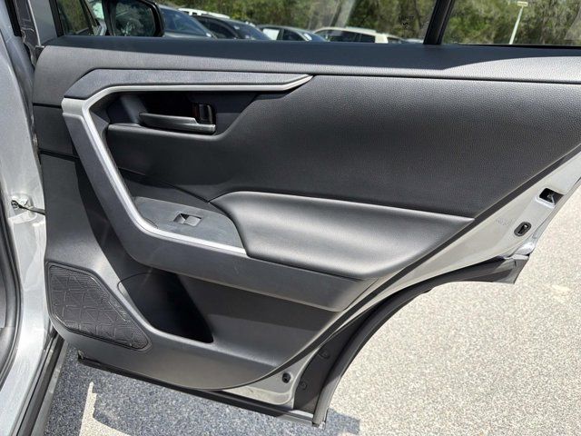 2025 Toyota RAV4 LE - Photo 18
