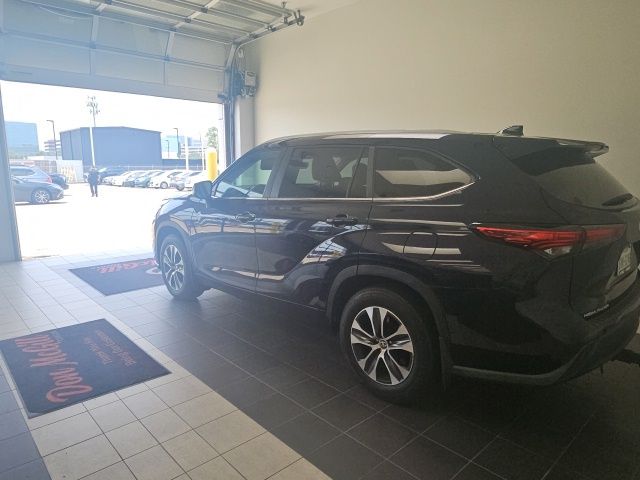 2023 Toyota Highlander Hybrid XLE  at Toyota of Victoria