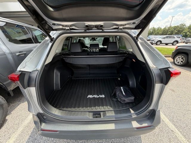 Used 2020 Silver Toyota XLE Premium image 19