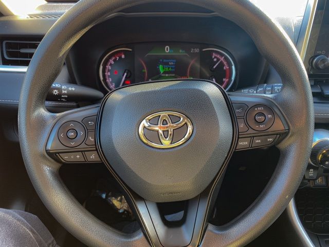 2023 Toyota RAV4 XLE 19