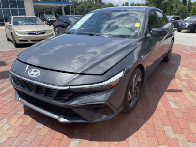 Used 2025 Hyundai Elantra Sedan