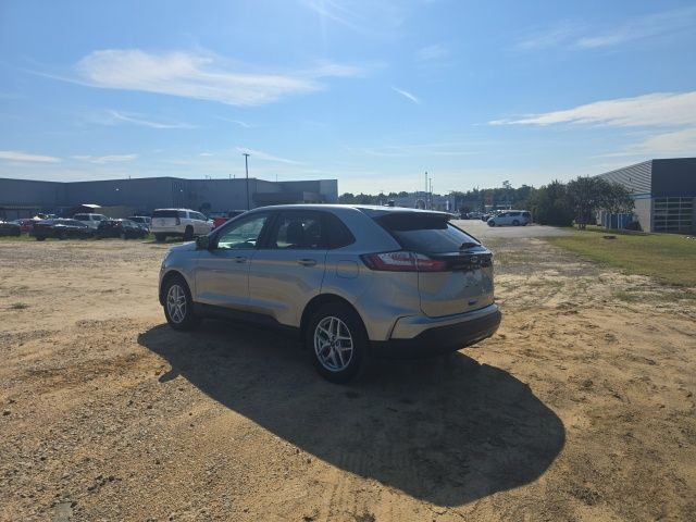 Used 2021 Iconic Silver Metallic Ford SE image 6