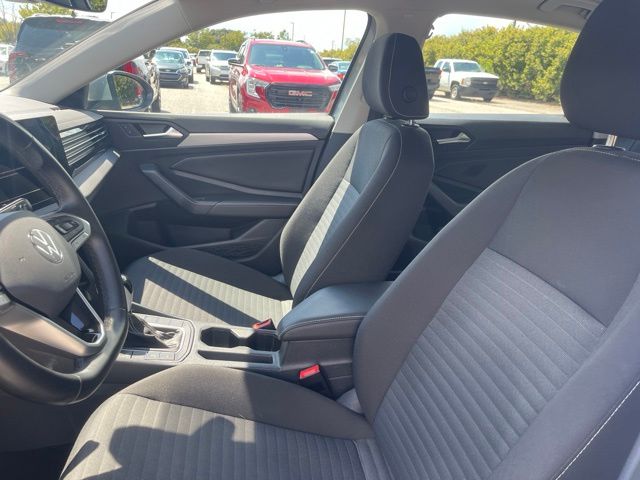 Used 2025 Volkswagen Jetta Sedan