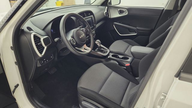 2022 Kia Soul LX White at Gullo Toyota