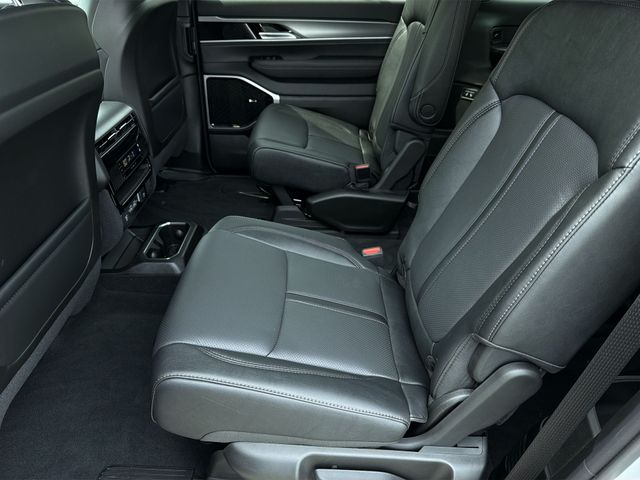 New 2026 Silver-Zynith Exterior Paint Jeep Limited Altitude image 19