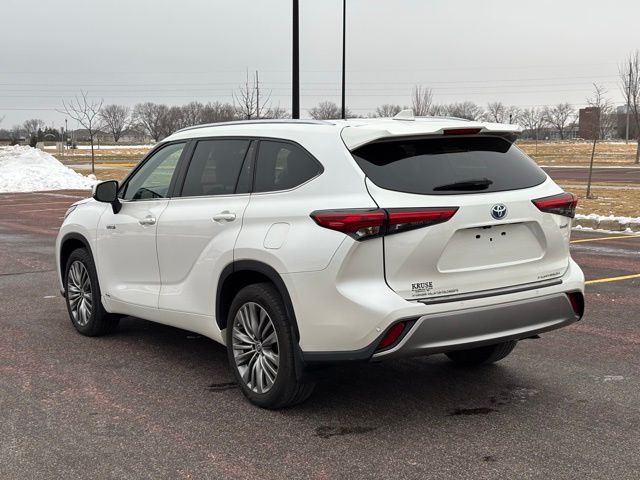 2021 Toyota Highlander Hybrid Platinum